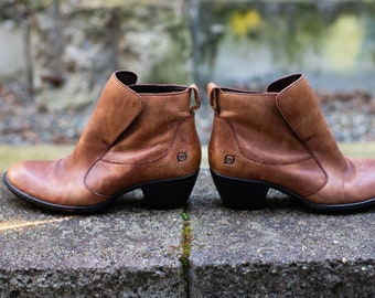 Women's Brown Leather Born Size 8 Ankle Boots