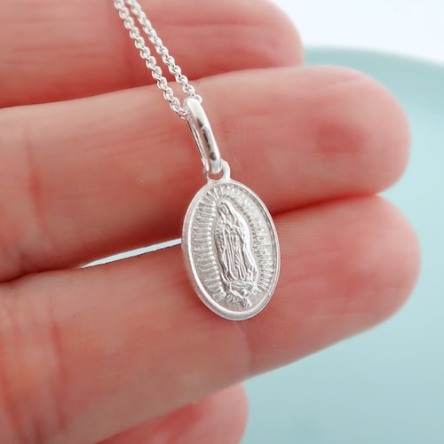 Collier Notre-Dame de Guadalupe en argent sterling. Collier catholique Vierge de Guadalupe. Collier Marie. Collier chapelet