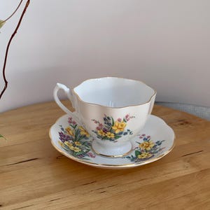 Queen Anne Vintage Teacup & Saucer Set | Bone China | Daffodils, Forget-Me-Nots and Violets | Spring Floral Decor | England