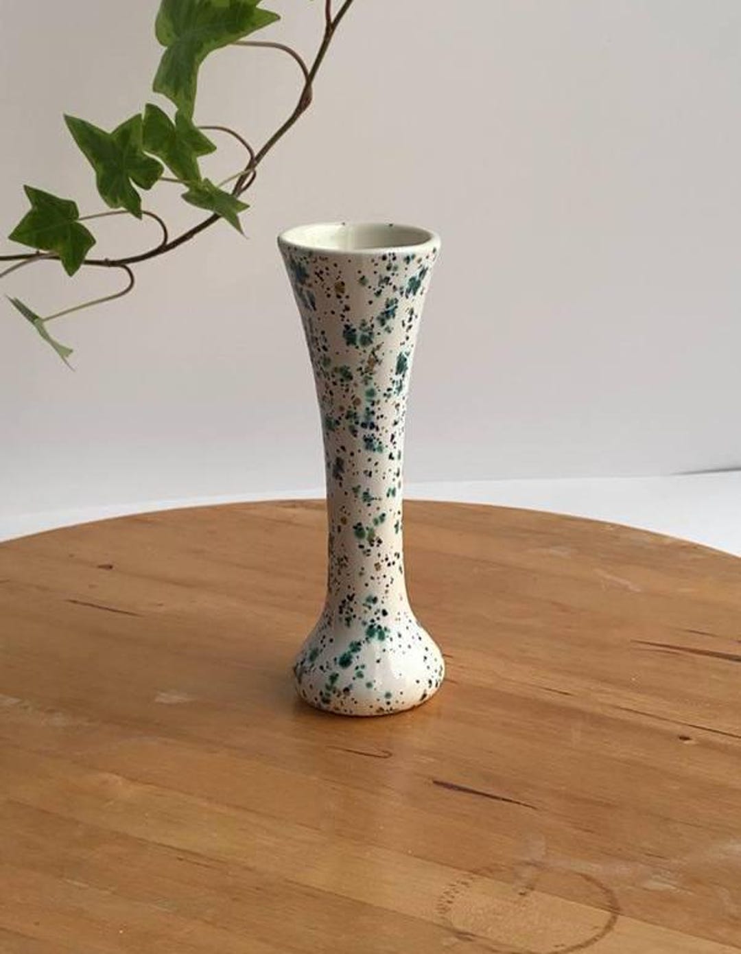 手作りの陶器製一輪挿し｜緑と青の斑模様のミニ花瓶 - Etsy 日本