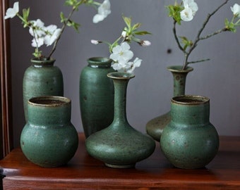 Vase zen émeraude en céramique fait main, vase d'inspiration japonaise, poterie unique faite main, cadeau spécial pendaison de crémaillère, cadeau de mariage