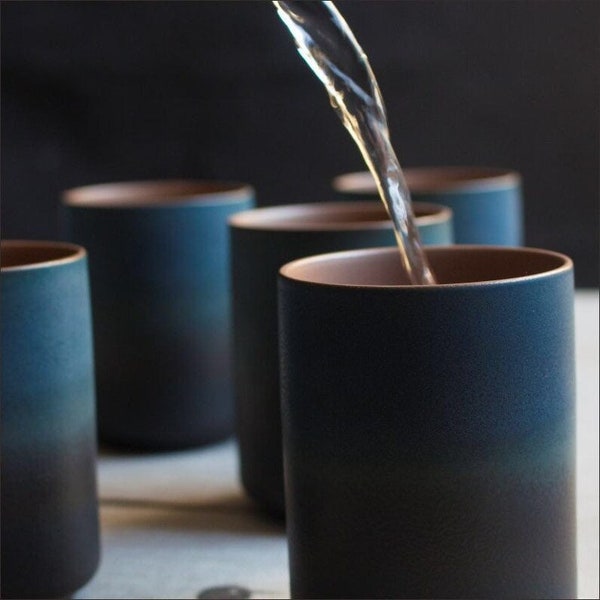 Tasse à thé bleue en céramique de style japonais, poterie unique faite main, cadeau spécial pour pendaison de crémaillère, cadeau de mariage
