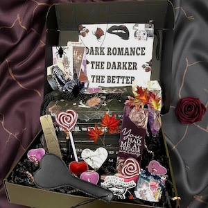 OSCURO. PICCANTE. Scatola di libri Dark Romance - Regali letterari - Scegli i tuoi tropi, giocattoli