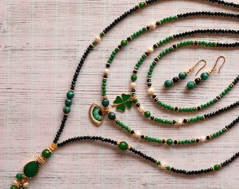 Handgemaakte meerstrengige ketting met gefacetteerde jade, echte parels en vergulde details, elegante groene kristallen en kwartssieraden, moederdagcadeau, oorbellen