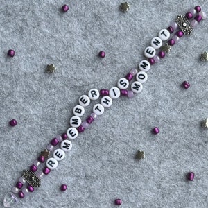 Pulsera personalizada con letra personalizada, regalo para hija. Recuerda este momento, sintiéndote como Taylor. Larga vida a todos los recuerdos. Seremos recordados.