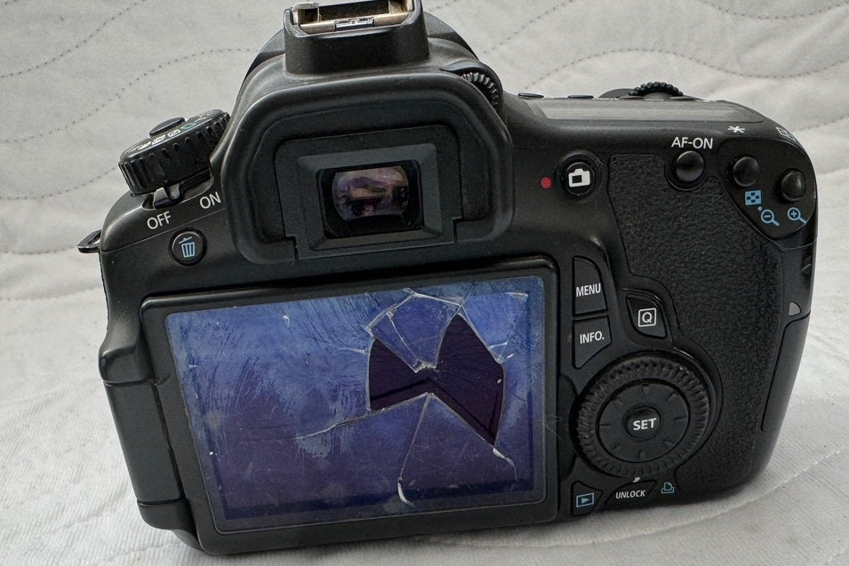 Canon EOS 60D DSLR Camera Body Black Defective for Spare Parts - Etsy