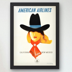 Puede incluir: Un cartel de viaje vintage para American Airlines con una mujer que lleva un sombrero de vaquero negro y un pa&ntilde;uelo rojo con las palabras "California, Arizona, Texas, Nuevo M&eacute;xico" impresas en &eacute;l. El cartel tambi&eacute;n incluye el logotipo de American Airlines.