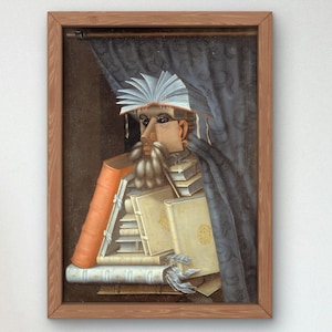 Könnte beinhalten: Ein gerahmtes Ölgemälde einer Person mit einem Gesicht aus Büchern. Die Person trägt eine blaue Robe und einen Hut aus Büchern. Das Gemälde hat einen dunkelblauen Hintergrund.