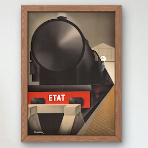 Op de afbeelding: Een vintage poster met een zwarte stoomlocomotief met het woord "ETAT" in rode letters. De trein is gedeeltelijk verborgen door een gebouw op de achtergrond.