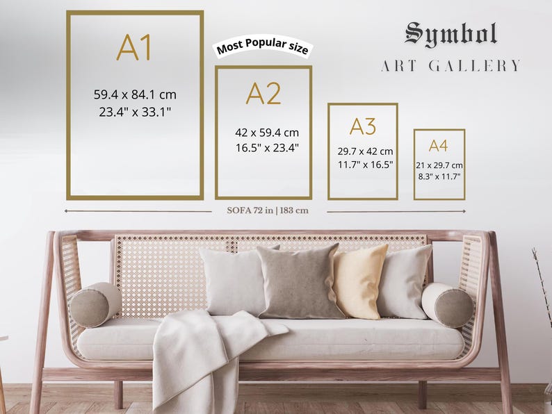 Puede incluir: Una pared blanca con cuatro marcos de diferentes tama&ntilde;os etiquetados como A1, A2, A3 y A4. Cada marco tiene las dimensiones en pulgadas y cent&iacute;metros. El texto "Symbol Art Gallery" est&aacute; en la parte superior de la imagen. El texto "Most Popular Size" est&aacute; sobre el marco A2. Un sof&aacute; marr&oacute;n con una manta blanca est&aacute; en la parte inferior de la imagen. El texto "SOFA 72 in | 183 cm" est&aacute; debajo de los marcos.