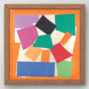 Peut inclure: Impression d'art abstrait avec un motif géométrique coloré composé de différentes formes et couleurs, notamment orange, vert, bleu, rouge, rose, violet et noir. L'impression est encadrée dans un cadre en bois.