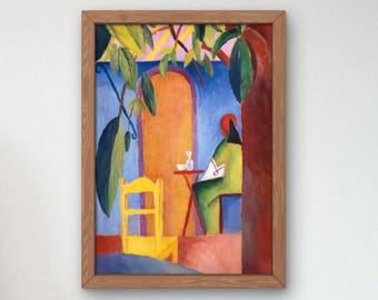 Pode incluir: Uma pintura de uma pessoa sentada a uma mesa num ambiente de jardim. A pessoa está vestida com uma roupa verde e amarela e está lendo um livro. A mesa é vermelha e tem uma xícara e um pires brancos. O fundo é uma parede azul com uma porta amarela e folhas verdes.