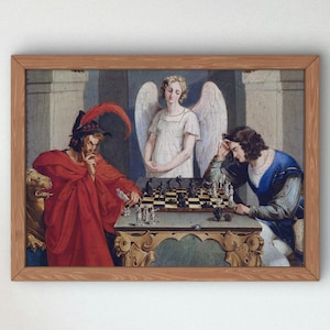 Op de afbeelding: Een ingelijste print met een scène van twee figuren die schaken aan een tafel. Eén figuur draagt een rode mantel en een helm met veren, de andere een blauwe tuniek. Een engel met grote witte vleugels staat erachter. De tafel heeft sierlijke poten.