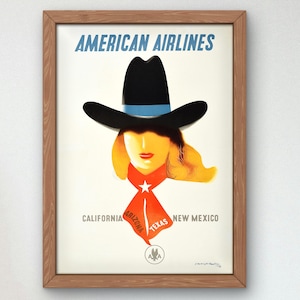 Puede incluir: P&oacute;ster de viaje vintage para American Airlines con una mujer que lleva un sombrero de vaquero y un pa&ntilde;uelo rojo con las palabras "California, Arizona, Texas, Nuevo M&eacute;xico" impresas en &eacute;l. El p&oacute;ster tambi&eacute;n incluye el logotipo de American Airlines.