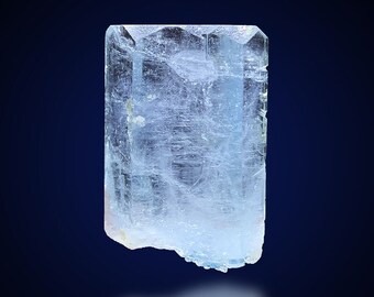 パキスタンのシガール渓谷産、透明な宝石グレードのブルーアクアマリン