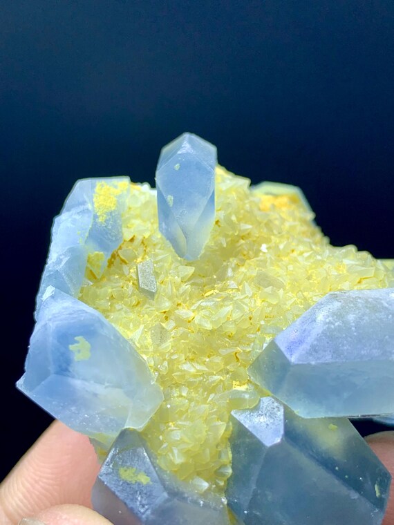 方解石を含むブルーセレスティンクリスタル。 Celestite-img-320x180.jpg