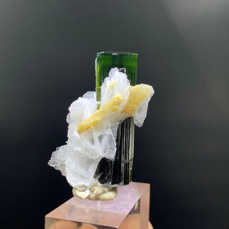 raw tourmaline,Green tourmaline crystal, stak Nala