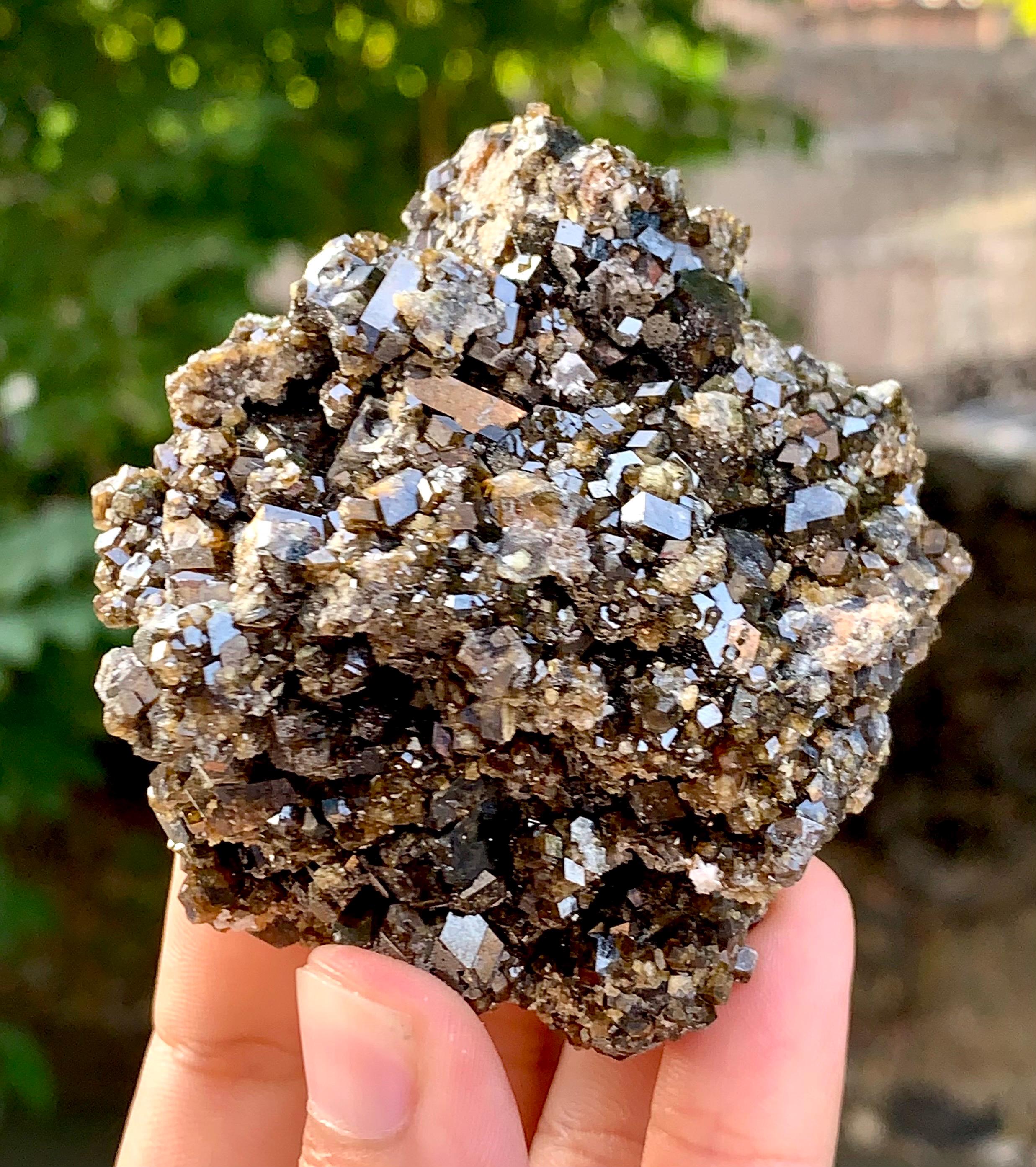 パキスタン スカルドゥ産 アンドラダイトガーネット ダークグリーンアンドラダイトガーネット結晶クラスター、パキスタン