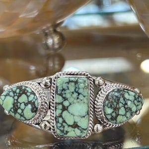 Spindelvävs-Variscite Sterlingsilver Fyrkantigt 3-stens Navajo Handgjort Manschettarmband