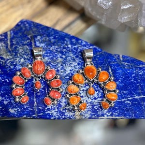 Ciondoli Navajo Naja fatti a mano in argento sterling con conchiglia di ostrica spinosa rossa e arancione con catena in argento sterling