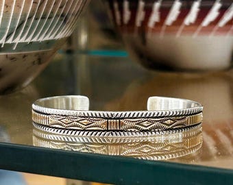 ジュリアン ネズ NAVAJO ナバホ シルバー 14K バングル ブレスレット ジュリアン・ネズ ナバホ スターリングシルバーと 14 カラット