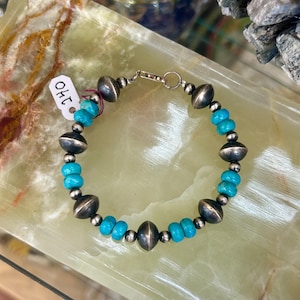 Pulsera Navajo de Perla Navajo en Plata de Ley con Turquesa Rondelle, Hecha a Mano para Hombre y Mujer