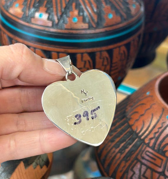 大きなスターリングシルバーのハートとレッドブラスのナバホ