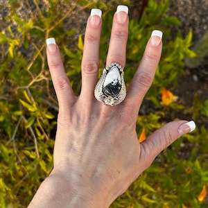 Witte buffelturquoise sterlingzilveren handgemaakte Navajo-teddyyazzie-ring