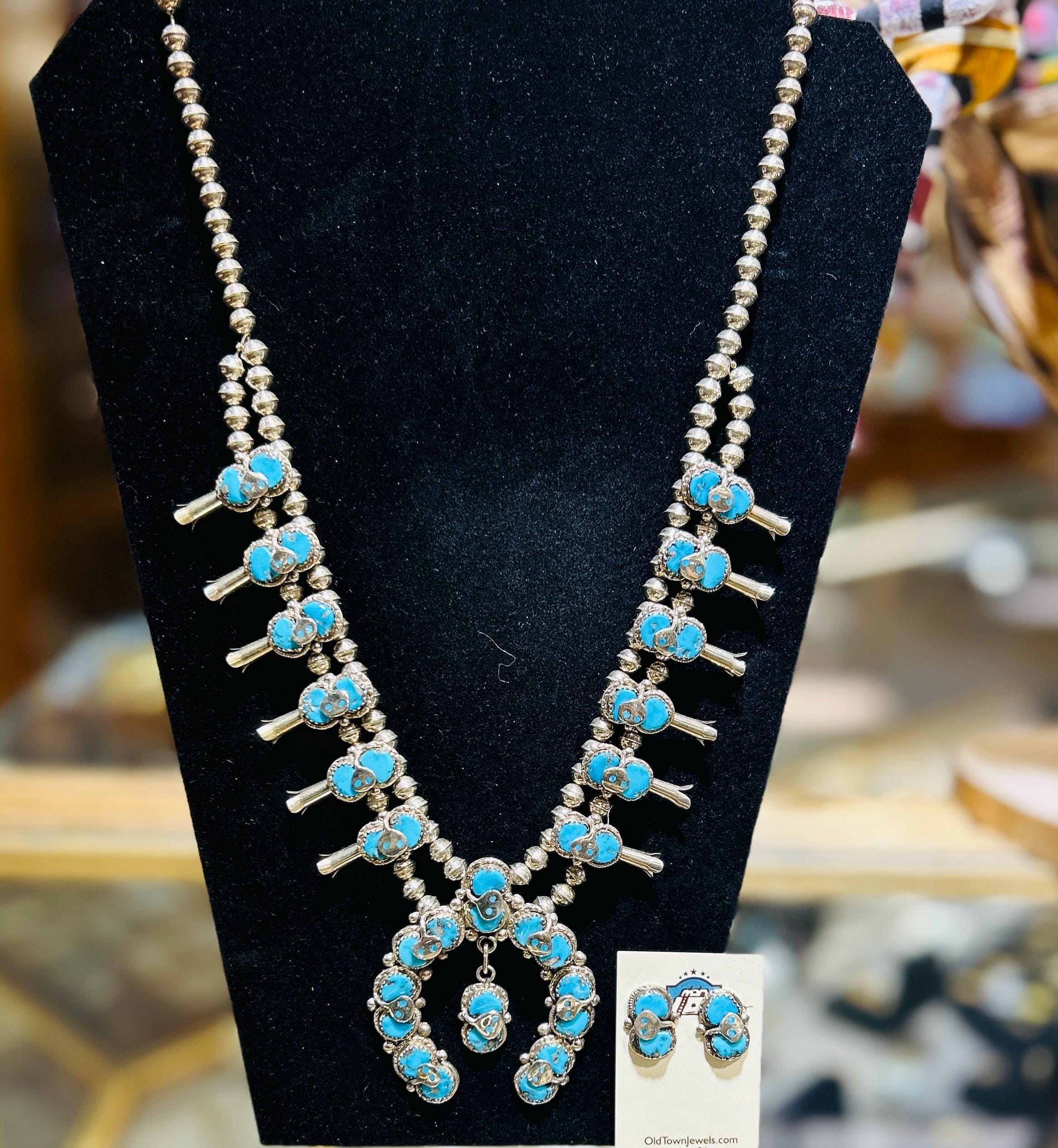 ズニ族　トップ　Judith Calavaza ズニ族 トップ Judith Calavaza Bonhams Skinner : A Zuni