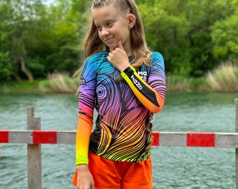 Kids RASH GUARD für ausgezeichneten UV-Schutz (UPF50 +) Gute Wahl für Kinder, die Wasseraktivitäten genießen.