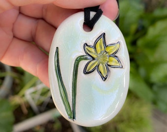 Daffodil Ceramic Necklace in Antique Crackle