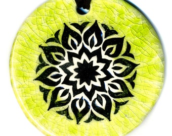 Surly Mandala Ceramic Necklace in Green Crackle