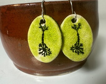 Neuron Ceramic Earrings in Green Crackle