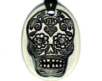 Dia de Muertos Skull Necklace in Crackle