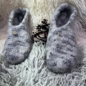 Winterdream - Campersoxxs Made by ME. Size 35-37. Handmade felt shoes, felt slippers or house shoes. Pure new wool hand-felted