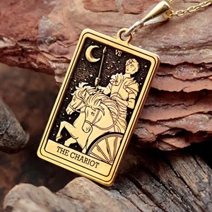 Collana con carta dei tarocchi del carro, collana con ciondolo rettangolare in oro massiccio 14K, collana spirituale unica, collana delicata, regalo importante