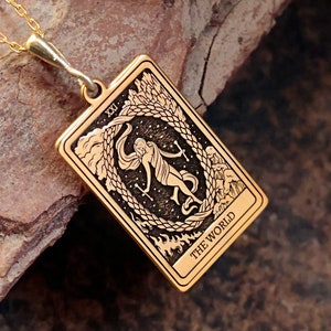 De wereld tarotkaart ketting, 14K gouden unisex spirituele ketting, unieke hemelse ketting, spirituele statement ketting, Moederdagcadeau