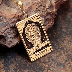 Collana con carta dei tarocchi in oro massiccio 14K, collana con carta dei tarocchi della temperanza incisa, collana spirituale delicata, collana importante, regalo per la fidanzata