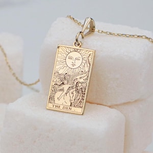14K Gold Die Sonne Halskette, Minimalistische Tarot Halskette, Handgemachte himmlische Charm Halskette, Astrologie Rechteck Halskette, Statement Geschenk