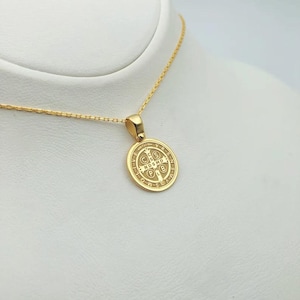 Collar de la Cruz de San Benito en Oro de 14 quilates: un delicado regalo religioso católico