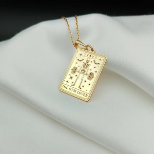 Collar para amantes del gimnasio, collar de tarot con esqueleto de oro de 14 quilates, collar de tarot con calavera pequeña, collar minimalista de fitness, regalo para él