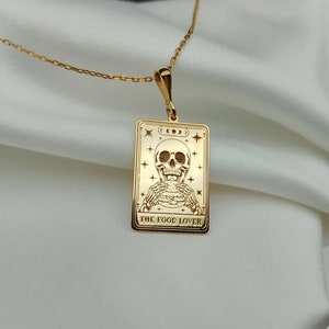 Collar de Tarot para amantes de la comida, collar de calavera gótica de oro de 14 quilates, collar de carta de Tarot con esqueleto grabado, collar pequeño y delicioso, regalo para amantes de la comida