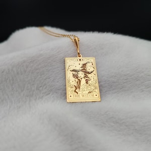 Die Hexe Tarot Karte Halskette, 14K Gold Hexer Halskette, zierliche spirituelle Charm Halskette, handgemachte kleine Tarot Halskette, Geburtstagsgeschenk