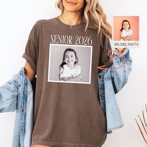 Personalisiertes Senior 2026 Comfort Colors® Shirt, Benutzerdefiniertes Foto-Senior-T-Shirt, Klasse von 2026-T-Shirt, Abschluss-T-Shirt, Senior-Geschenk, stolzes Senior-T-Shirt