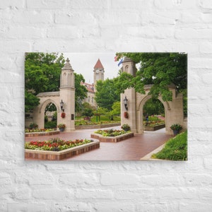 Leinwand-Wandkunst „Indiana University Daylight Campus“, gespannt und gerahmt, Montagehalterungen im Lieferumfang enthalten, mehrere Größen erhältlich