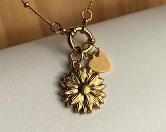 Collar con dije de girasol y corazón dorados / Joyería delicada dorada para combinar con otras joyas / Collar hecho a mano en el Reino Unido / Regalo floral para ella