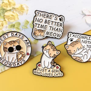 Grappige kitten emaille pins | Speldbadge met schattige kat | Reversspeld | Emaille pennenset voor rugzakken | Verjaardagscadeau voor haar/hem