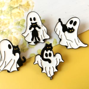 Pin esmaltado de fantasma y gato negro / Insignia de pin adorable / Pin de solapa / Set de pines esmaltados de Halloween / Regalo de Halloween para ella/él