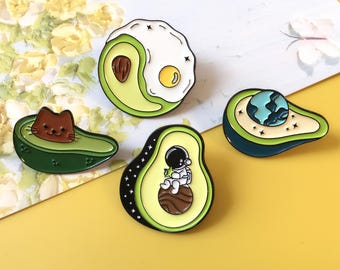 Broche de esmalte engraçado com abacate | Broche fofo | Broche de lapela | Conjunto de broches de esmalte para mochilas | Presente de aniversário para ela/ele