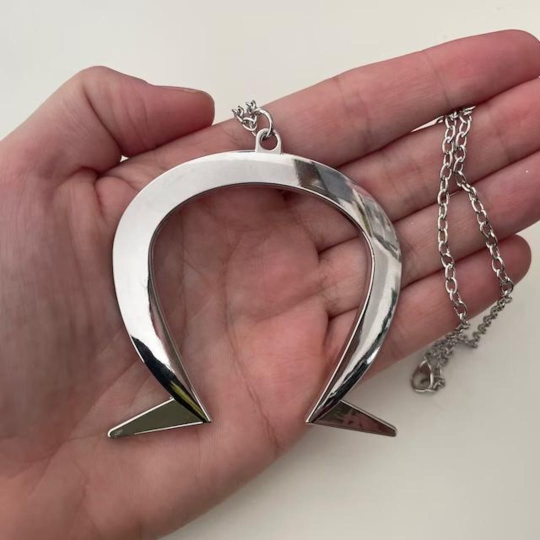 Alice the Madness Returns Inspired Horseshoe Necklace Steampunk